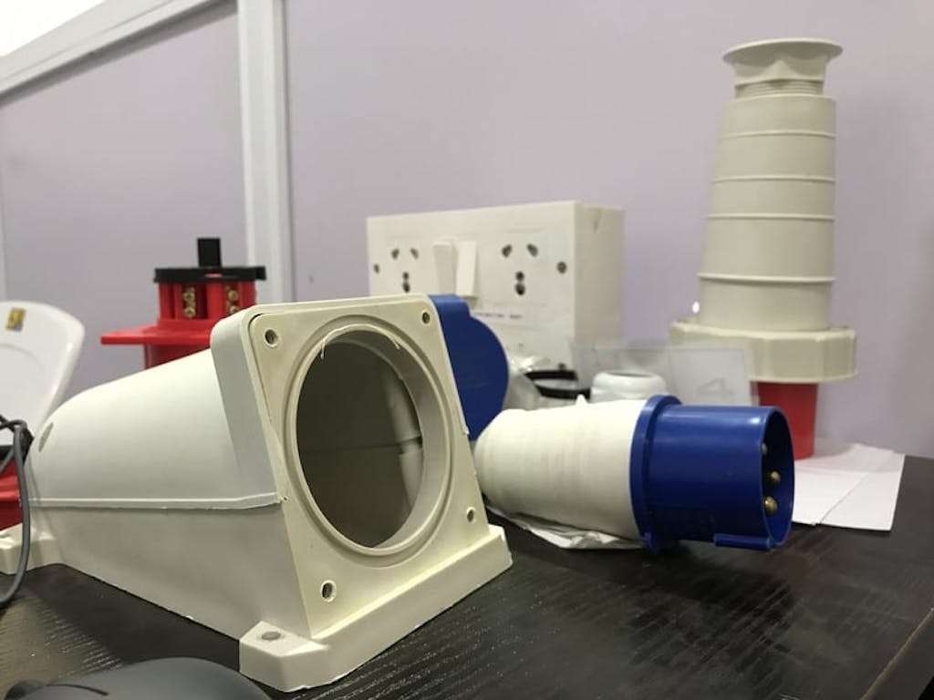 vrouwelijke wandcontact krachtstroom stekker